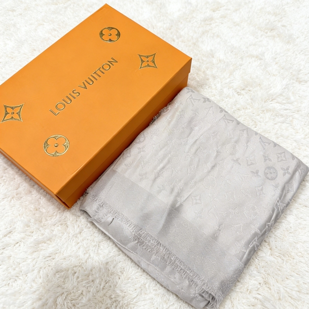 Louis Vuitton Monogram Classic Shawl